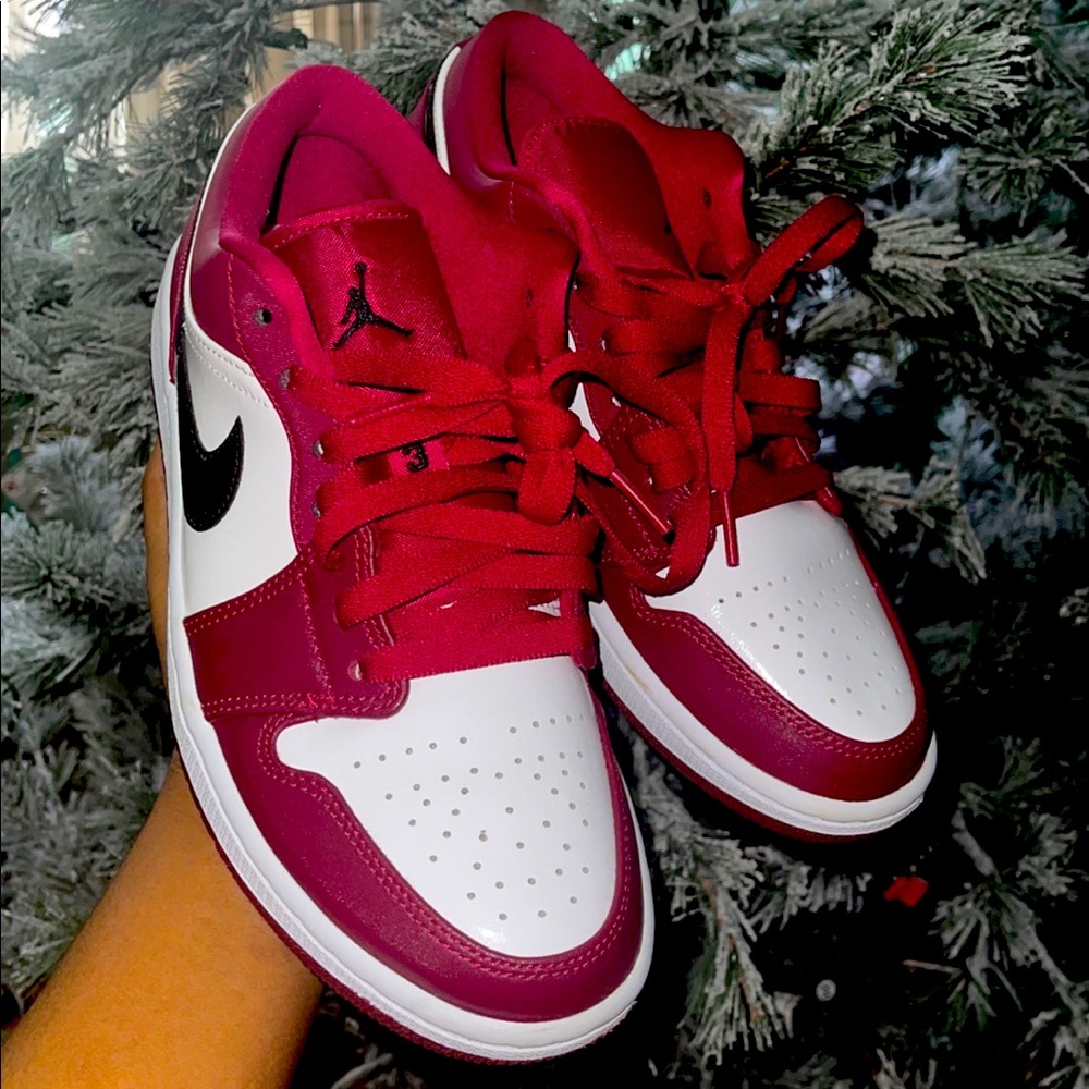 Lightly used Jordan’s with box. Size men’s 7.